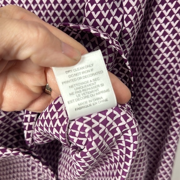 Equipment Femme Lynn geo print purple button down 100% silk top size xs. - Picture 6 of 12